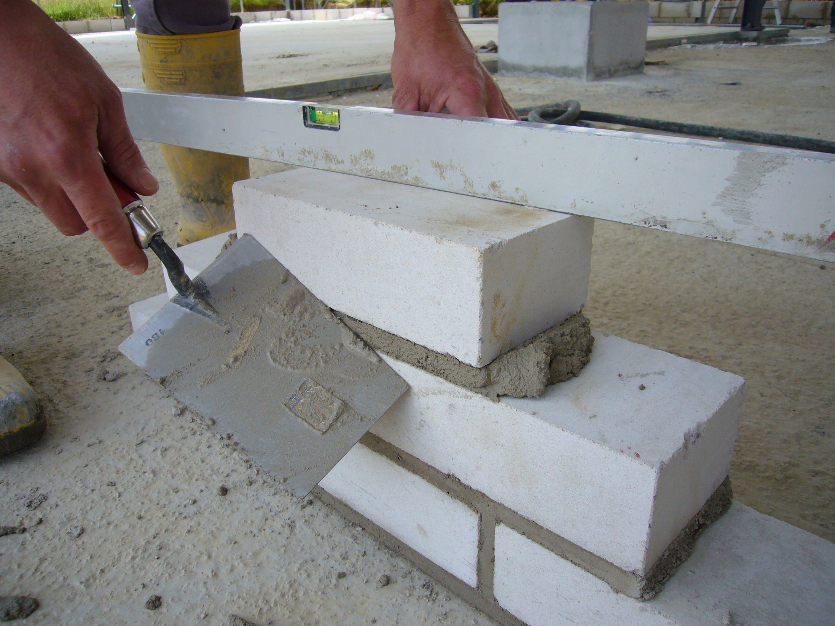 Maurer /  Beton- und  Stahlbetonbauer